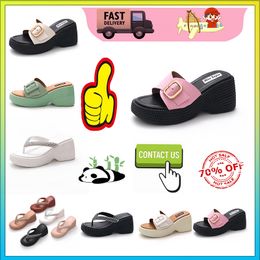 Diseñador Plataforma casual Alta altura Suela gruesa Zapatillas de PVC Hombre Mujer Luz Resistente al desgaste Cuero Caucho Suelas suaves Sandalias Plana Verano Playa Zapatilla