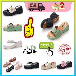 Diseñador Plataforma casual Tiro alto Suela gruesa PVC RS Hombre Mujer Peso ligero Resistente al desgaste Cuero Caucho Suelas blandas Sandalias Plana Verano Playa Zapatilla