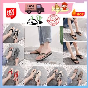 Designer Casual Platform Sliders d'été Hommes Femmes Rainbow Slides Sandales Rose Bleu Gris Mémoire Sandales Doux Coussin Épais Pantoufle Nuage Slide Intérieur GAI