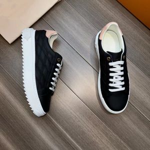 Designer Casual Chaussures Calf Cuir Hommes Femmes Sneaker Fashion Lady Blanc Plate-forme Plate-forme Coureurs Formateurs Lettres Initiales Vieilles Fleurs Time Out Femmes Chaussures Baskets 05