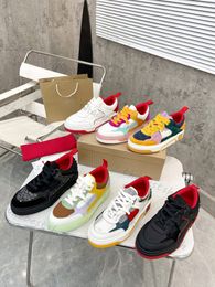 Ontwerper Casual schoenen Hot verkopende mannen dames sneakers bezaaid lage bezaaid ontwerptoers drievoudige witte zwart laag hoog licht roze buitentraining schoenen