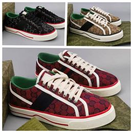Designer Chaussures décontractées Low Womens Shoe Sports Trainers Tiger Broidered Black Blanc Green Stripes Walking Mens Femmes 1977 Sneakers