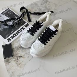 Designer vrijetijdsschoenen Luxe modieuze fluwelen warme en veelzijdige sneakers Comfortabele warme platte schoenen Klassieke veterschoenen voor buiten