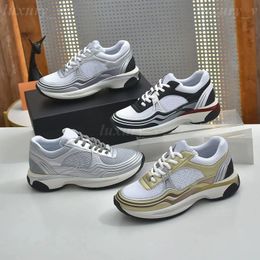 Diseñador de zapatos casuales Hombres Mujeres Zapatos de piel de becerro Zapatillas de deporte de gamuza vintage Plataforma de entrenador reflectante Zapatillas de deporte con cordones Zapatillas de deporte de ocio