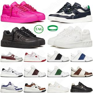 Designer Casual Shoes Stud Low Sneakers Open Skatetop Quality Shoe Men Women Low-Top Calfskin Luxury Trainer Dhgate Sports Sports Trainers