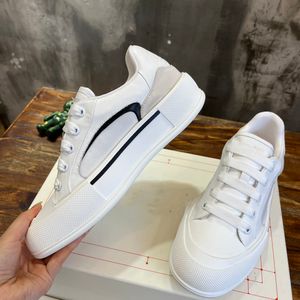 Designer Casual Chaussures Femmes Chaussures à semelles épaisses Bout rond à lacets Solide Importé Doublure en peau d'agneau Couture Mode Confortable Top Qualité avec chaussure