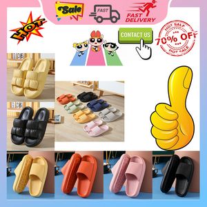 Livraison gratuite Designer Casual Slides Pantoufles Hommes Femme Anti Slip Résistant à l'usure Semelles respirantes légères Sandales de luxe Plat Summer Beach Slipper