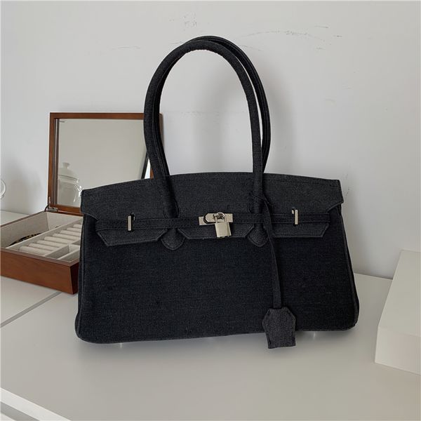 Designer Casual Tote Sacs à bandoulière de luxe Sacs à main de grande capacité Sac sous les bras unisexe Sac à main en toile Lady Individualité serrure en argent Cool sac en jean style sportif