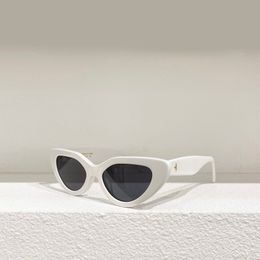 Diseñador Cateye Gafas de sol para mujer Blanco Gris Lente Gafas de sol UV400 Prodection Eyewear