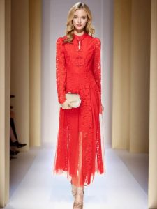 Ontwerper Catwalk Dames Lente Hoge kwaliteit Mode Feest Rood Slim Fit Uithollen Geborduurde Vintage Zoete Kant Mesh Lange jurk