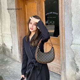 Designer Cel Lady Sacs Portefeuille en cuir Sac sous les bras 2023 Nouveau sac pour femme Lisa Le même type AVA Triumphal Arch Underarm Bag Net Rouge Haute Qualité Vieille Fleur Une Épaule Z 00H1