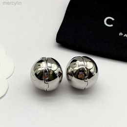 Designer Celine Jewelry Celis Celis New Round Ball Stud a une personnalité et un design uniques.Sa niche de haut niveau Tiktok Kwai Live diffusée