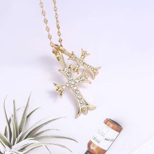 Designer ch cross pendant collier chromes double diamond gold hip hop hommes chouchisseurs de la chaîne cardiaque adourant à la chaîne cardiaque cadeau sanskrit new 2024 marque v0km romes ain