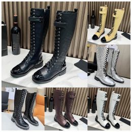 Designer Chain Enkellaars Dames Lederen Hardware Letter Martin Laarzen Pouch Battle Schoenen Rubberen zool Winter Platform Lace-Up Lattice Booties Schoen