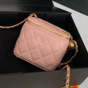 Bolso de cadena de diseñador Calidad de espejo Bolso de hombro para mujer Bolso cruzado Mini bolsos de cosméticos Cuero de alta calidad Letra doble Sólido Pequeñas bolas doradas Hebilla