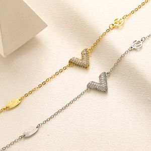 Pulseras de cadena de diseñador Mujeres V Letra Brazalete de doble capa Chapado en oro de 18 quilates Amantes de acero inoxidable Regalos Pulsera Brazalete Cadenas Joyería