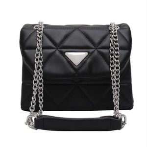 Chaîne Chain Diamond Small Hiver Pu Leather Crossbody Sacs pour les femmes Sac à bandoulière Tendance Dame Handbags292X