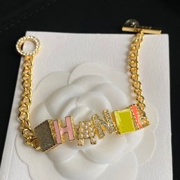 Chaînes de créateurs Bracelets Tennis Femmes Multicolore Correct Marque Logo Cercle Mode Cuivre Cadeau Cadeaux De Luxe Famille Couple Non Décoloration Cristal Perle