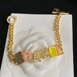 Chaînes de créateurs Bracelets Tennis Femmes Multicolore Correct Marque Logo Cercle Mode Cuivre Cadeau Cadeaux De Luxe Famille Couple Non Décoloration Cristal Perle
