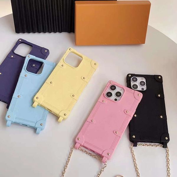 Funda para iPhone 12 Pro Max Fundas para teléfono con baúl de diseñador para mujer Apple 14 13 Cadenas de silicona de lujo Cuerpo cruzado Flor en relieve Celular móvil Cubierta trasera Funda Surtido