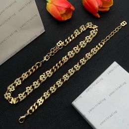 Chaînes de créateurs Collier Bijoux B Lettres Tête de fermeture à glissière Pendentif Chaîne épaisse Collier de style punk plaqué or brillant Colliers de luxe pour femmes de luxe non décolorés Nouveau conçu