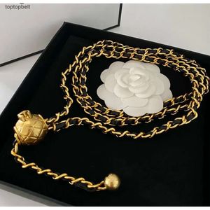 Chaînes de créateurs Femmes Vintage En Peau De Mouton Marque Boule Collier Ceinture Décorative Marquée Lettre Or Lien Taille Chaîne Ceinture Cadeau 10A