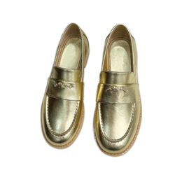 Designer Channel Flats Chaussures High Version Amall Chaussures Femmes Enves Stryme Flat Bottom Hide Casual Chores Golden Le cuir décontracté Casual Preppy Style Slip-On Login chaussures