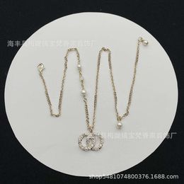 Collar de canal de diseñador Cadena de clavícula de alta calidad Abuela Irregular Pearl Collar de perla simple y versátil 9643