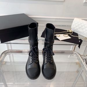 Designer Channel Sneakers Haute Qualité 2023 Nouveau Martin Femmes En Cuir Véritable Noir À Lacets Mi Longueur Es Avec Des Talons Épais Et Des Bottes De Pluie Courtes À Bout Rond