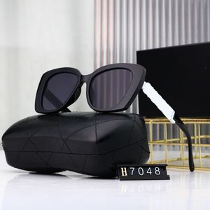 Diseñador Canal Gafas de sol Ciclo Lujoso Moda Mujer Gafas de sol para hombre Diamante Cuadrado Sombrilla Forma de cristal Sol Paquete completo Gafas 7048