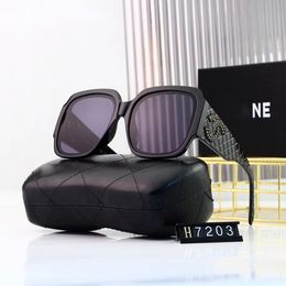 Lunettes de soleil design Channel pour femmes Lunes de luxe LETTRES POPULAIRES LETTES SUMPRESSE Femmes Fashion Metal Sun Glasses avec Box 6Color