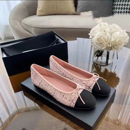 Diseñador Channeles Sandalia Paris Brand Back Ballet Flats Zapato para mujer Primavera Acolchado Cuero genuino Resbalón en bailarinas para mujeres Punta redonda Zapatos de vestir para mujer