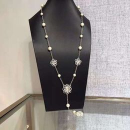 Diseñador Channell Flower Agua Diamante Collar Pearl Material de latón Mujeres de cuello