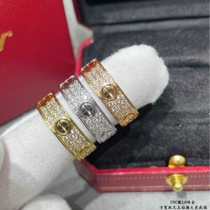 Charme de créateur Carter Ring incolore V Gold High Edition étroite Full Diamond Sky Star Star Womens 18K Rose Placage