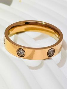 Charme de créateur Carter Womens Titanium Steel Ring Elegant and Style avec Diamond Inralide Jewelry Couple lisse Perouan