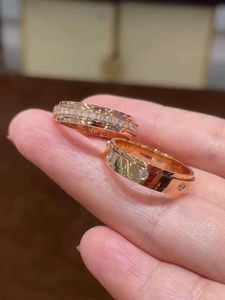 Charme de créateur Fortune Lucky Ring 18K Rose Gold Diamond Double Cercle Certe Full Sky Star Avancé Couple avancé avec rotation