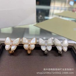 Charme de créateur Gold High Edition Van Butterfly Boucles d'oreilles pour femmes New White Fritillaria Cats Eye Stone Eaure Pares avec avancé des bijoux de diamant Mosan Sense Advanced