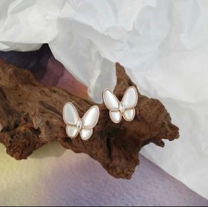 Charme de créateur Gold Van Butterfly Clip d'oreille coquille tendance et avancé des goujons super immortels avec des bijoux de placage de rose épaissis 18k