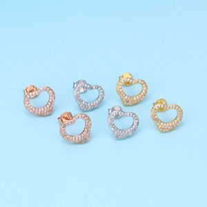 Boucles d'oreilles à tige en forme de cœur avec breloque de créateur pour petite amie