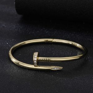 Designer Charm High Version Carter Bracelet Simple and Luxury Electroplated Diamond Female Ornement avec catégorie de logo