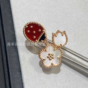 Designer Charm High Version V Gold Lucky Clover White Fritillaria Plum Blossom Ring Womens Light Luxury Van Precision Edition