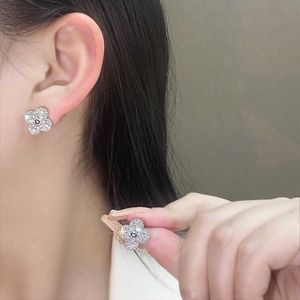 Boucles d'oreilles en diamant complètes de charme High Version Van Gold Clover avec incrustation