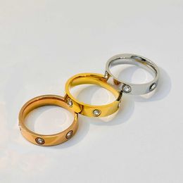 Designer Charm Hot Selling Titanium Steel Ring voor vrouwelijke Carterhouders modieus en trendy niche -ontwerp prachtige niet -vervagende voedselparen