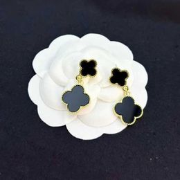 Charme de créateur Tempérament Individualise Design sens van Black Clover Boucles d'oreilles à la mode luxueuse et exquise bijoux de boucles d'oreille