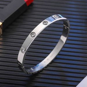 Charme designer Japon et le nouveau bracelet en acier titane incolore à chaud de Corée et Corée du Sud Bracelet 18K avec diamants pour filles Tempérament de luxe en or rose de haute qualité