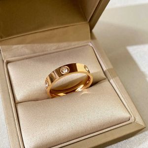 Charme de créateur Titanium Steel Ring Carter Couple de mode noir simple Index personnalisé à la mode et à la diamant dominant Style polyvalent