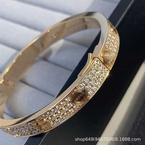 Designer Charm V Gold CNC Précision Carving Carter Classic Rose Rose Full Sky Star Bracelet édition large pour les couples 18K Diamond