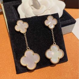 Charme de créateur Van Van à quatre feuilles Clover Moucles d'oreille Gold Placage épaissis 18k Rose Blanc Fritillaria Double bijoux