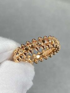 Designer Charm Xia Xiaojing Rivet Ring 18K Gold Diamond Grid Rose Bullet Hoofd Paar overeenkomende onverschillige en stijlvolle vrouwelijke persoonlijkheid