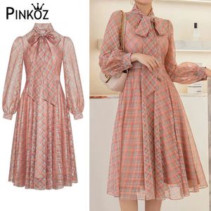 Designer Chic Elegant Bowknot Kraag Plaid Een lijnjurk Retro Dame Office Work Button Up Casual Vestidos Plus Size 210421